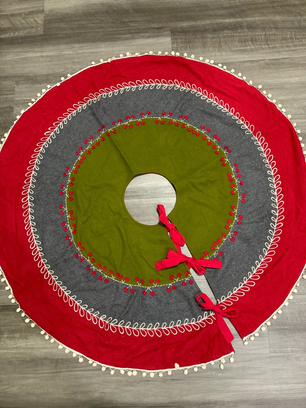 Hallmark wool blend felt pompom appliqué Christmas Tree Skirt retro